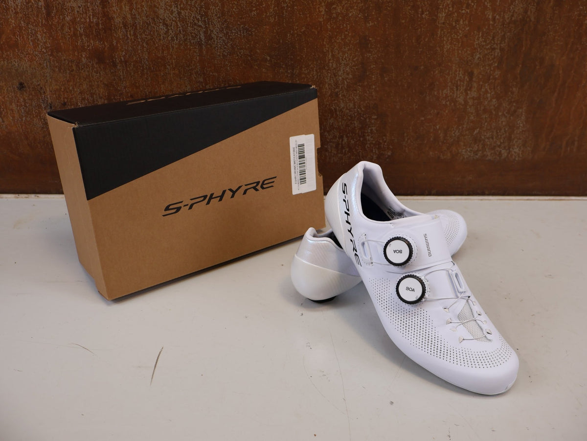 RR-Herrenschuhe von Shimano, SHIMANO S PHYRE SH RC903 SCHUHE WIDE WEISS / 41 vor USEDBIKES-OB.DE Hintergrund