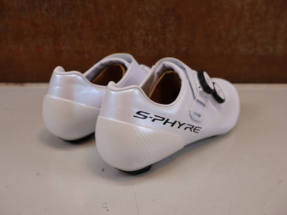 RR-Herrenschuhe von Shimano, SHIMANO S PHYRE SH RC903 SCHUHE WIDE WEISS / 41 vor USEDBIKES-OB.DE Hintergrund