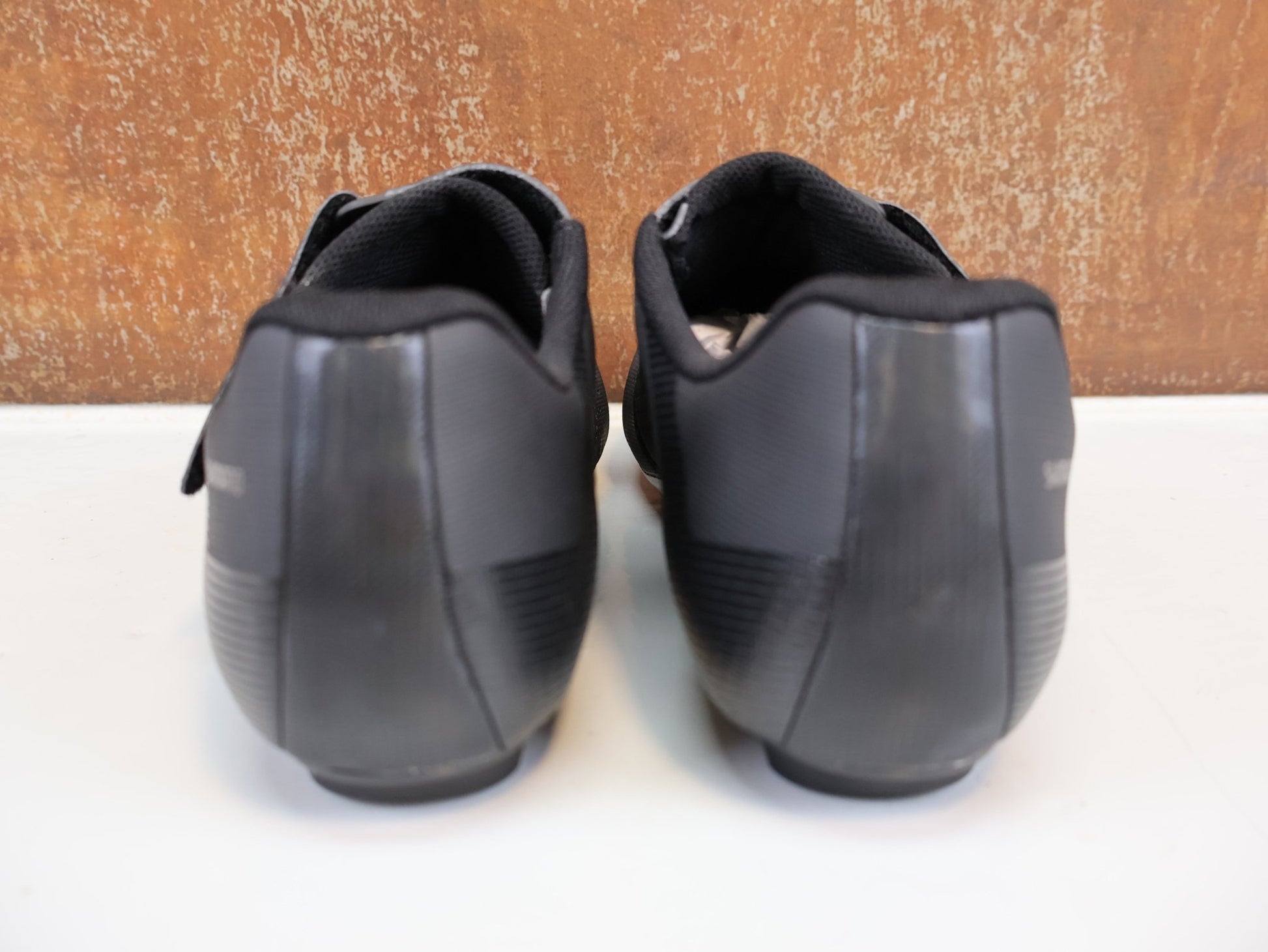 RR - Herrenschuhe von Shimano, SHIMANO SH - RC100 RENNRADSCHUHE HERREN / SCHWARZ / SPD - SL / DYNALAST vor USEDBIKES - OB.DE Hintergrund