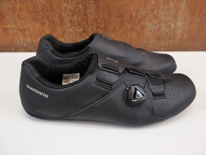 RR - Herrenschuhe von Shimano, SHIMANO SH - RC300 RENNRADSCHUHE HERREN / SCHWARZ / GR. 43 / BOA L6 / SPD - SL vor USEDBIKES - OB.DE Hintergrund