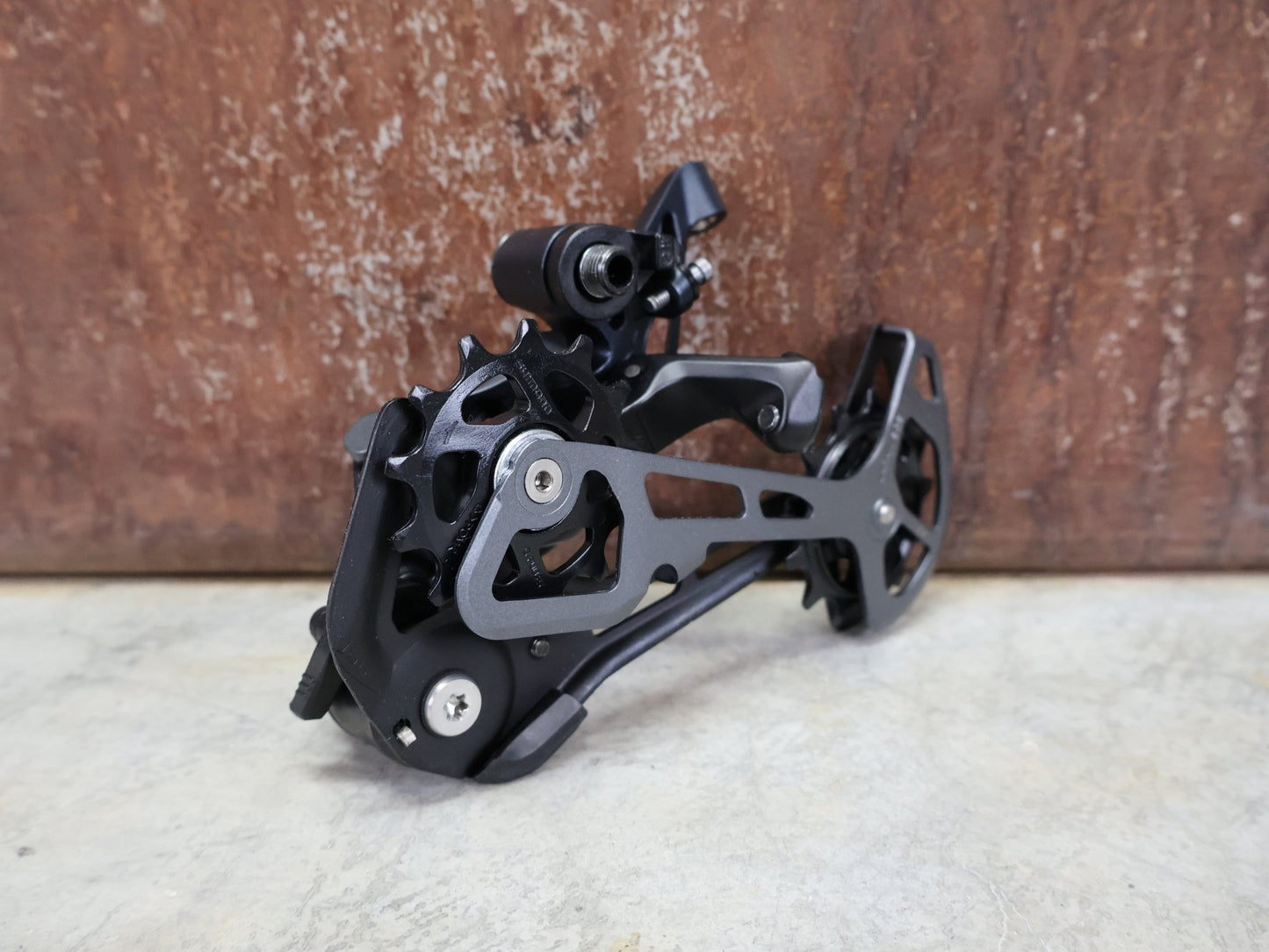 Schaltungsteile von Shimano, SHIMANO SLX RD - M7100 - SGS SCHALTWERK 12 FACH vor USEDBIKES - OB.DE Hintergrund