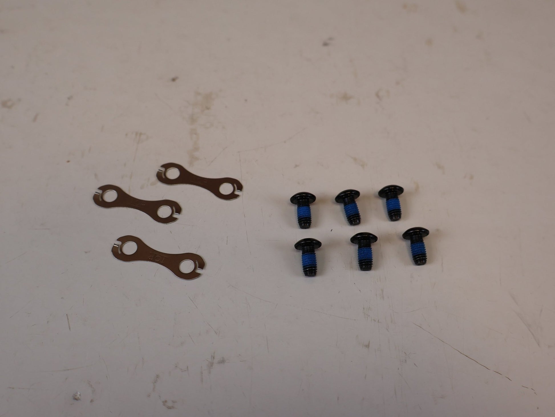 Bremsscheibe von Shimano, SHIMANO SLX SM RT66 BREMSSCHEIBE 180MM 6 LOCH vor USEDBIKES-OB.DE Hintergrund