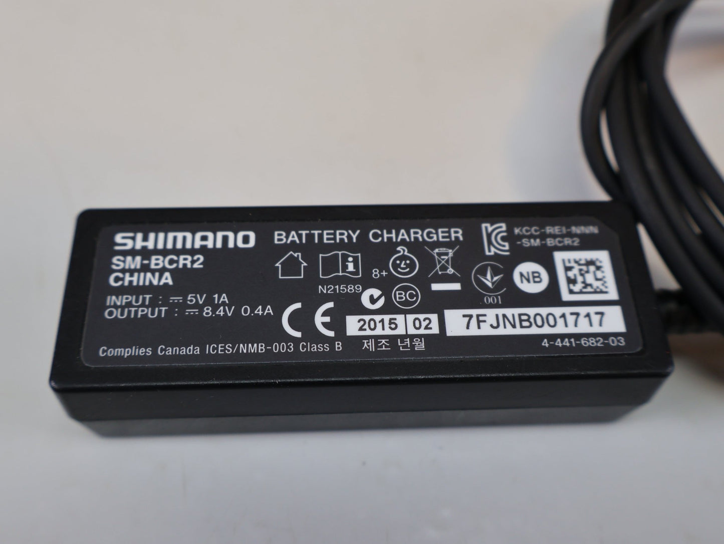 Di2 Zubehör von Shimano, SHIMANO SM-BCR2 DI2 / LADEGERÄT UND PC INTERFACE / INTERNER AKKU 11-FACH vor USEDBIKES-OB.DE Hintergrund