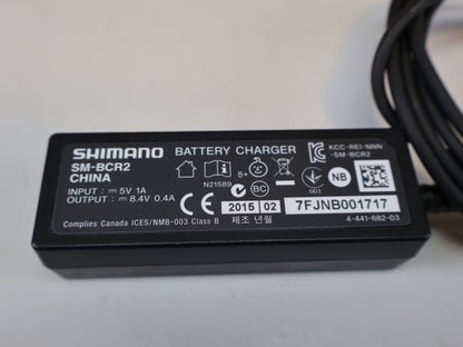 Di2 Zubehör von Shimano, SHIMANO SM-BCR2 DI2 / LADEGERÄT UND PC INTERFACE / INTERNER AKKU 11-FACH vor USEDBIKES-OB.DE Hintergrund