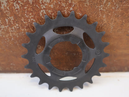 Kassette & Zahnkränze von Shimano, SHIMANO SM GEAR RITZEL / SPROCKET WHEEL / GETRIEBENABEN / 21 / 22 ZÄHNE NEXUS ALFINE SCHWARZ vor USEDBIKES-OB.DE Hintergrund