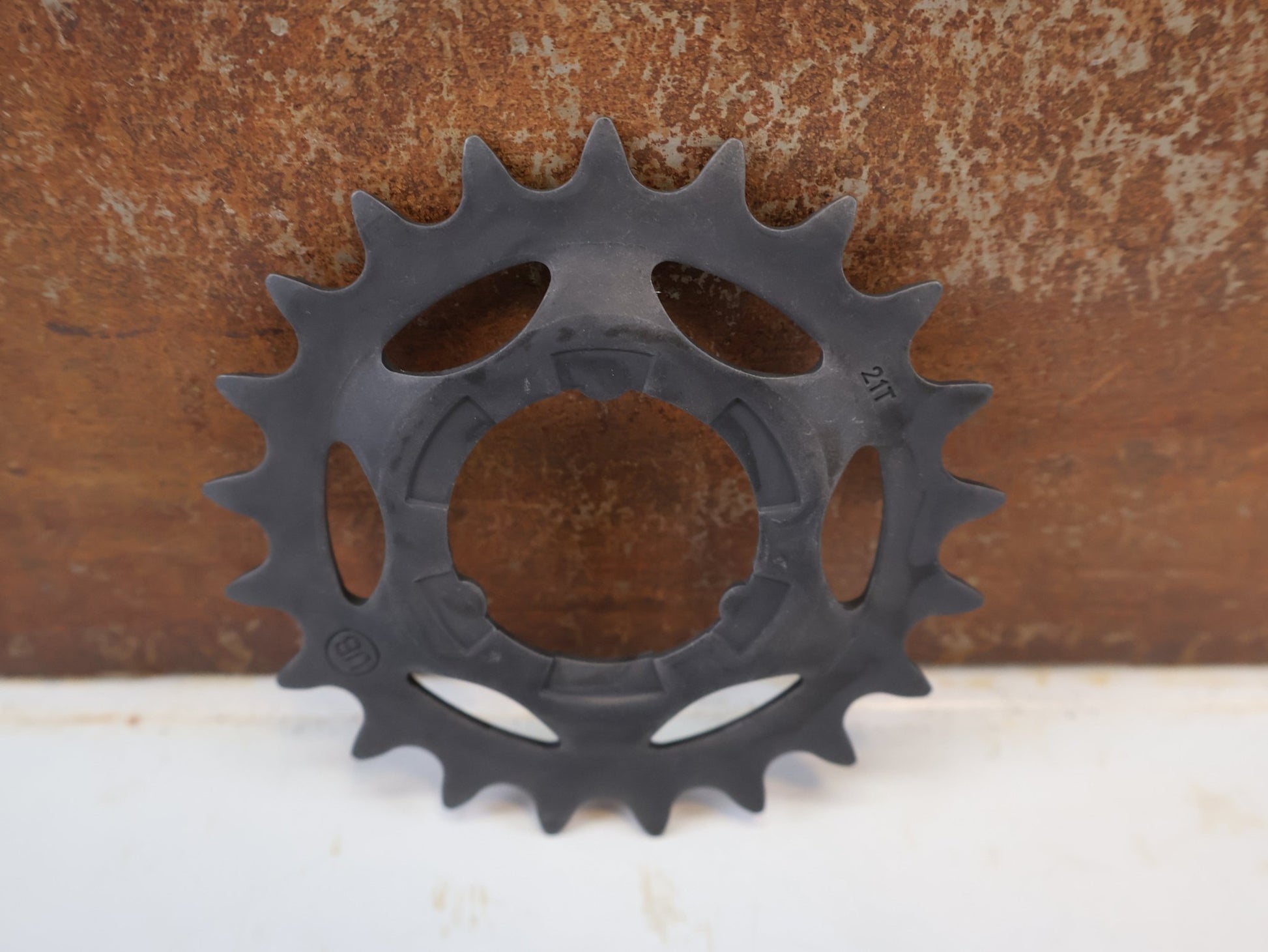 Kassette & Zahnkränze von Shimano, SHIMANO SM GEAR RITZEL / SPROCKET WHEEL / GETRIEBENABEN / 21 / 22 ZÄHNE NEXUS ALFINE SCHWARZ vor USEDBIKES-OB.DE Hintergrund