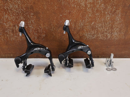 Bremse von Shimano, SHIMANO SORA BR R3000 BREMSE MIT 105 CARTRIDGE BREMSSCHUHEN vor USEDBIKES-OB.DE Hintergrund