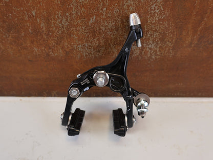 Bremse von Shimano, SHIMANO SORA BR R3000 BREMSE MIT 105 CARTRIDGE BREMSSCHUHEN vor USEDBIKES-OB.DE Hintergrund