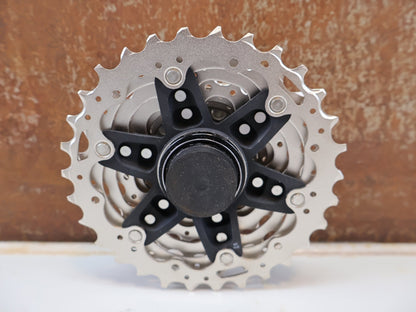 Kassette & Zahnkränze von Shimano, SHIMANO ULTEGRA CS-R8100 KASSETTE / 12-FACH 11-30Z ROAD DI2 HYPERGLIDE+ vor USEDBIKES-OB.DE Hintergrund