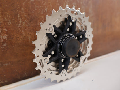 Kassette & Zahnkränze von Shimano, SHIMANO ULTEGRA CS-R8101 KASSETTE / 12-FACH 11-30Z ROAD DI2 HYPERGLIDE+ vor USEDBIKES-OB.DE Hintergrund