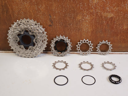 Kassette & Zahnkränze von Shimano, SHIMANO ULTEGRA CS R8101 KASSETTE 12 FACH 11 34Z RENNRAD HG 12 vor USEDBIKES-OB.DE Hintergrund