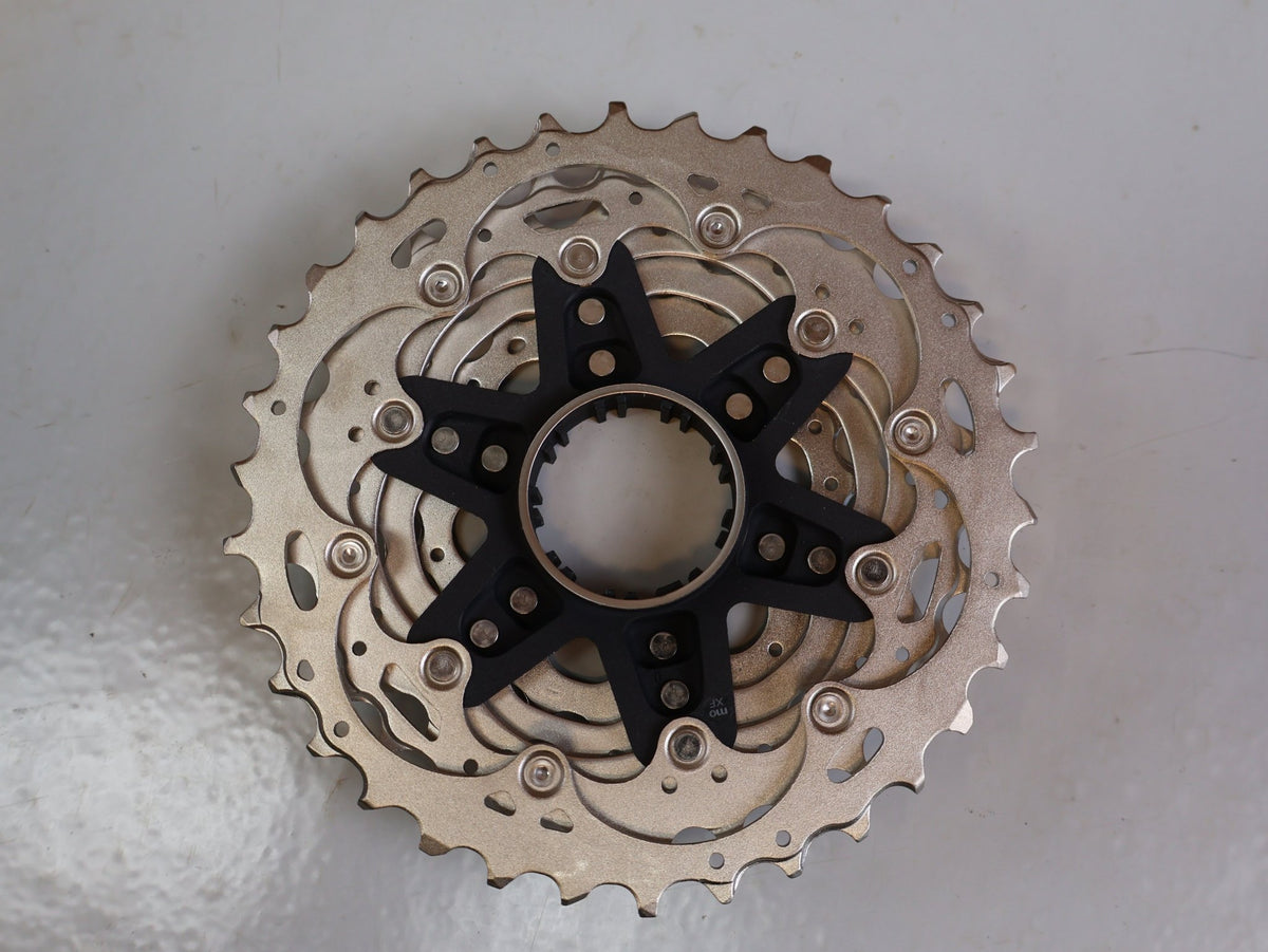 Kassette & Zahnkränze von Shimano, SHIMANO ULTEGRA CS R8101 KASSETTE 12 FACH 11 34Z RENNRAD HG 12 vor USEDBIKES-OB.DE Hintergrund