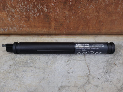 Schaltgruppen von Shimano, SHIMANO ULTEGRA DI2 R8170 / ELEKTRONISCHE SCHALTGRUPPE / 2X12 - FACH / DISC vor USEDBIKES - OB.DE Hintergrund