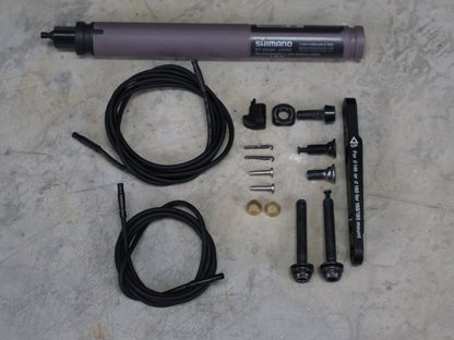 Schaltgruppen von Shimano, SHIMANO ULTEGRA DI2 R8170 SCHALTGRUPPE FD / RD / SHIFTER 2 X 12 FACH vor USEDBIKES - OB.DE Hintergrund