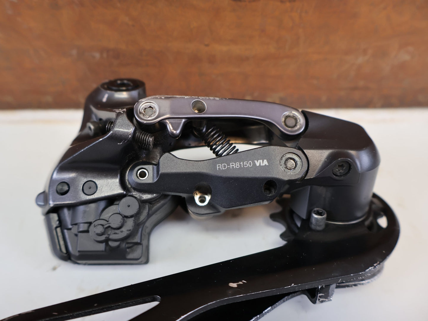 Schaltungsteile von Shimano, SHIMANO ULTEGRA DI2 RD-R8150 SCHALTWERK 2 x 12 FACH vor USEDBIKES-OB.DE Hintergrund