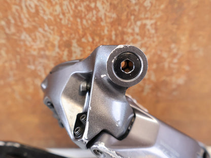 Schaltungsteile von Shimano, SHIMANO ULTEGRA DI2 RD-R8150 SCHALTWERK 2 x 12 FACH vor USEDBIKES-OB.DE Hintergrund
