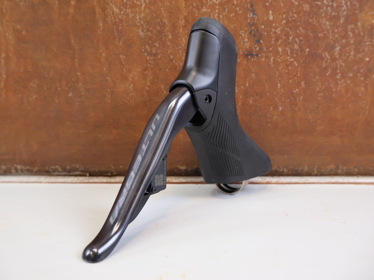 Brems-/ Schalthebel von Shimano, SHIMANO ULTEGRA DI2 ST R8170 BR R8170 SCHEIBENBREMSE VR ODER HR vor USEDBIKES-OB.DE Hintergrund
