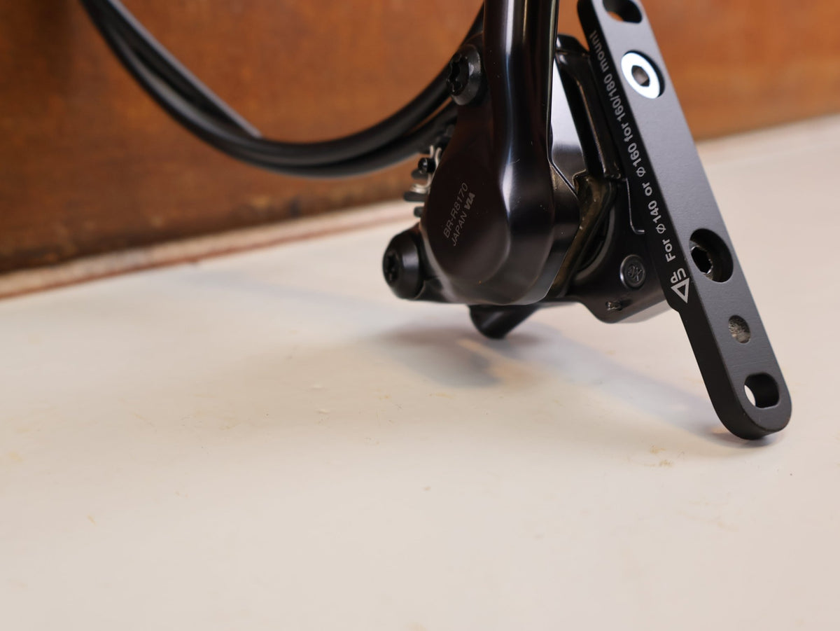 Brems-/ Schalthebel von Shimano, SHIMANO ULTEGRA DI2 ST R8170 BR R8170 SCHEIBENBREMSE VR ODER HR vor USEDBIKES-OB.DE Hintergrund
