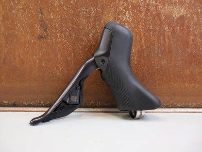 Brems-/ Schalthebel von Shimano, SHIMANO ULTEGRA DI2 ST R8170 BR R8170 SCHEIBENBREMSE VR ODER HR vor USEDBIKES-OB.DE Hintergrund