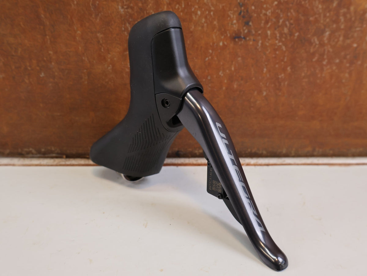 Brems-/ Schalthebel von Shimano, SHIMANO ULTEGRA DI2 ST R8170 BR R8170 SCHEIBENBREMSE VR ODER HR vor USEDBIKES-OB.DE Hintergrund