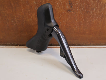 Brems-/ Schalthebel von Shimano, SHIMANO ULTEGRA DI2 ST R8170 BR R8170 SCHEIBENBREMSE VR ODER HR vor USEDBIKES-OB.DE Hintergrund