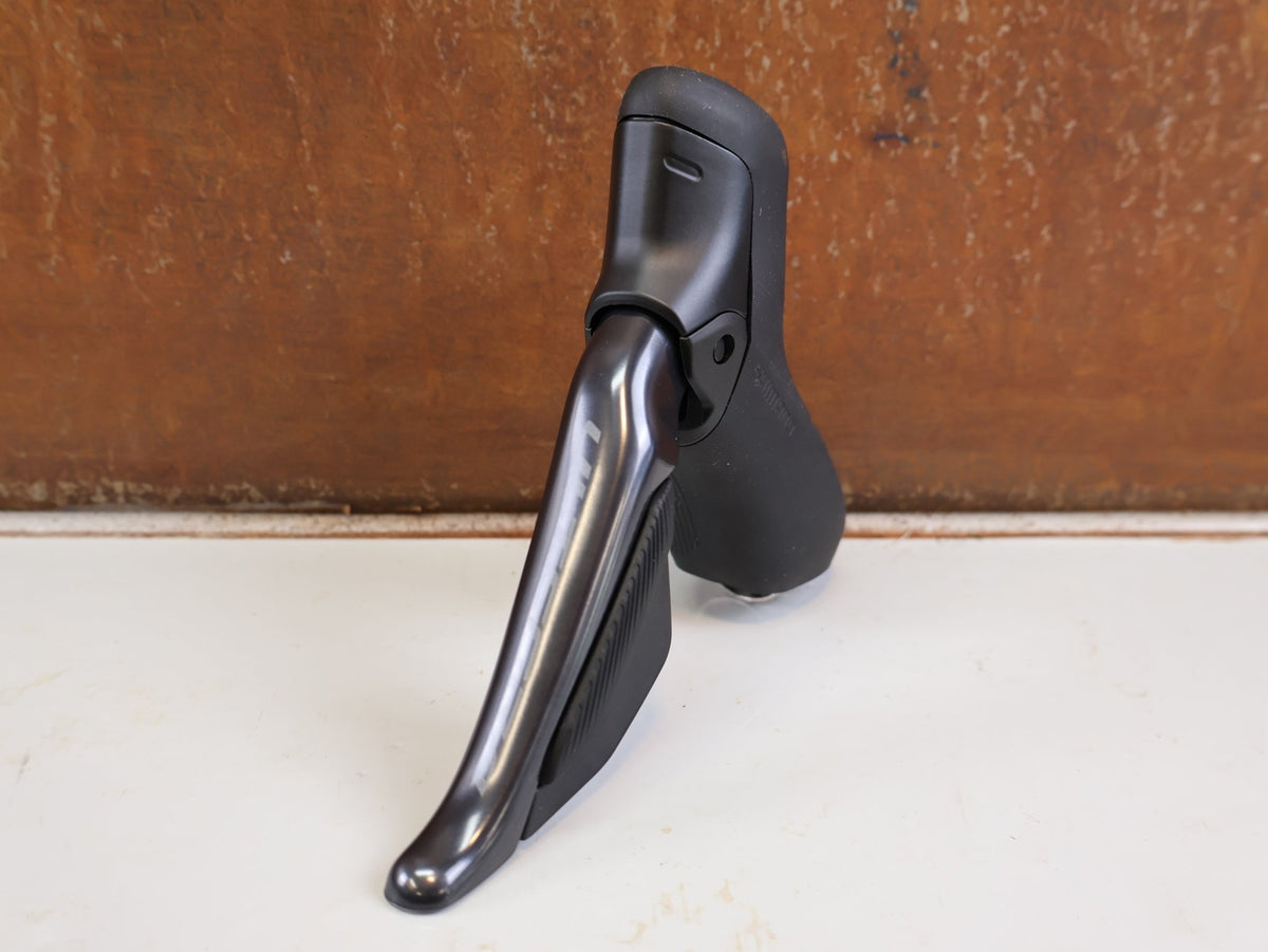 Brems-/ Schalthebel von Shimano, SHIMANO ULTEGRA DI2 ST R8170 BR R8170 SCHEIBENBREMSE VR ODER HR vor USEDBIKES-OB.DE Hintergrund