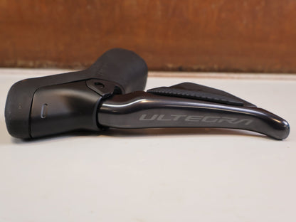 Brems-/ Schalthebel von Shimano, SHIMANO ULTEGRA DI2 ST R8170 BR R8170 SCHEIBENBREMSE VR ODER HR vor USEDBIKES-OB.DE Hintergrund