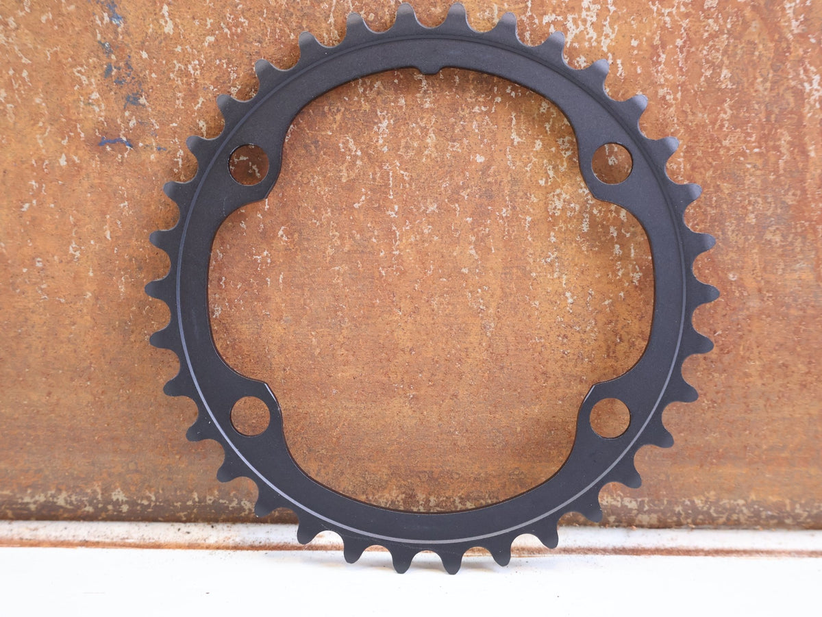 Kettenblatt von Shimano, SHIMANO ULTEGRA FC R8100 KETTENBLATT 34 ZAEHNE 110MM LK 12 FACH vor USEDBIKES-OB.DE Hintergrund