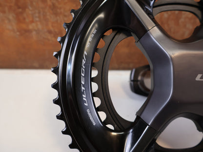 Kurbel von Shimano, SHIMANO ULTEGRA FC-R8100 KURBEL 52-36 170MM 12FACH vor USEDBIKES-OB.DE Hintergrund