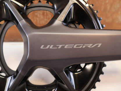 Kurbel von Shimano, SHIMANO ULTEGRA FC-R8100 KURBEL 52-36 170MM 12FACH vor USEDBIKES-OB.DE Hintergrund