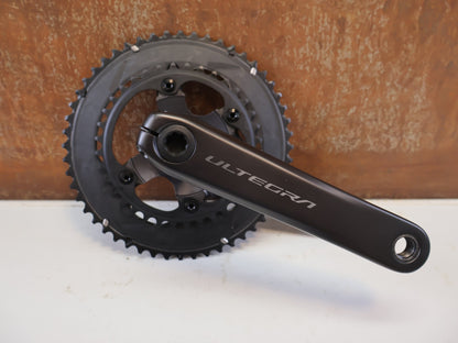 Kurbel von Shimano, SHIMANO ULTEGRA FC-R8100 KURBEL 52-36 170MM 12FACH vor USEDBIKES-OB.DE Hintergrund