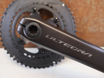 Kurbel von Shimano, SHIMANO ULTEGRA FC-R8100 KURBEL 52-36 170MM 12FACH vor USEDBIKES-OB.DE Hintergrund