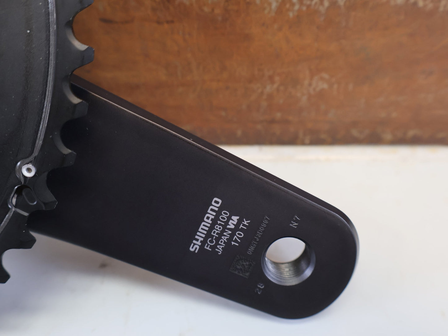 Kurbel von Shimano, SHIMANO ULTEGRA FC-R8100 KURBEL 52-36 170MM 12FACH vor USEDBIKES-OB.DE Hintergrund