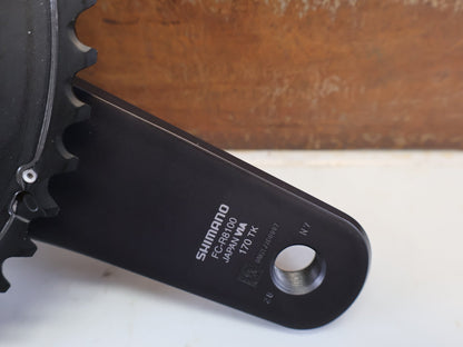 Kurbel von Shimano, SHIMANO ULTEGRA FC-R8100 KURBEL 52-36 170MM 12FACH vor USEDBIKES-OB.DE Hintergrund