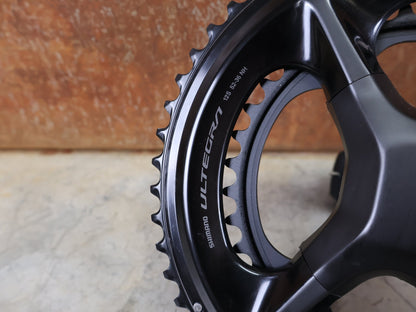 Kurbel von Shimano, SHIMANO ULTEGRA FC - R8100 KURBELGARNITUR 2 X 12FACH 52/36ZÄHNE 172.5MM vor USEDBIKES - OB.DE Hintergrund