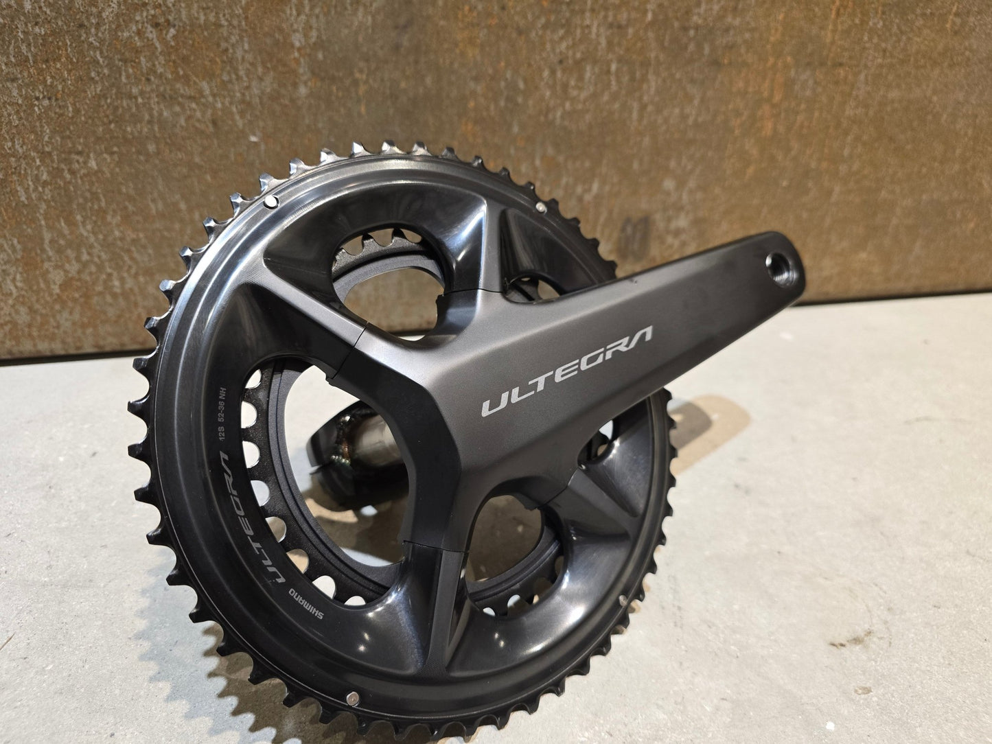 Kurbel von Shimano, SHIMANO ULTEGRA FC - R8100 KURBELGARNITUR 2X12FACH 52/36ZÄHNE 170 - 175MM in variant_title vor USEDBIKES - OB.DE Hintergrund