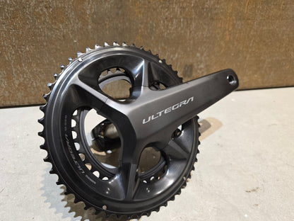 Kurbel von Shimano, SHIMANO ULTEGRA FC - R8100 KURBELGARNITUR 2X12FACH 52/36ZÄHNE 170 - 175MM in variant_title vor USEDBIKES - OB.DE Hintergrund
