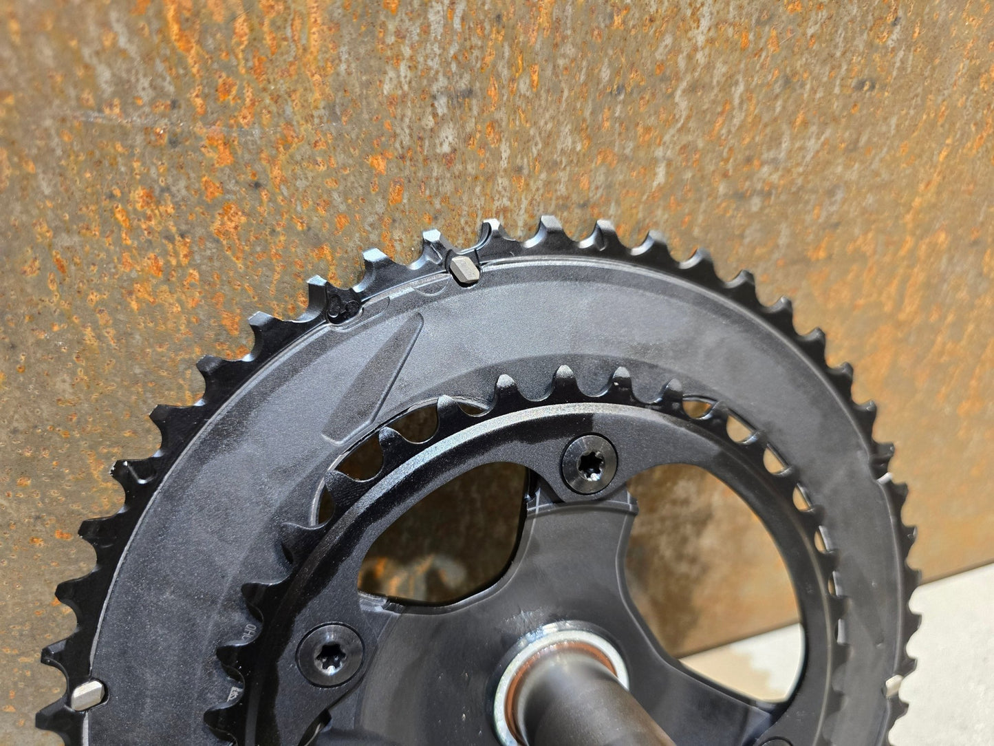 Kurbel von Shimano, SHIMANO ULTEGRA FC - R8100 KURBELGARNITUR 2X12FACH 52/36ZÄHNE 170 - 175MM in variant_title vor USEDBIKES - OB.DE Hintergrund