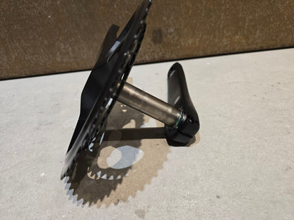 Kurbel von Shimano, SHIMANO ULTEGRA FC - R8100 KURBELGARNITUR 2X12FACH 52/36ZÄHNE 170 - 175MM in variant_title vor USEDBIKES - OB.DE Hintergrund