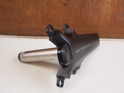 Kurbel von Shimano, SHIMANO ULTEGRA FC R8100 P POWERMETER KURBEL 165MM OHNE KETTENBLATT vor USEDBIKES-OB.DE Hintergrund