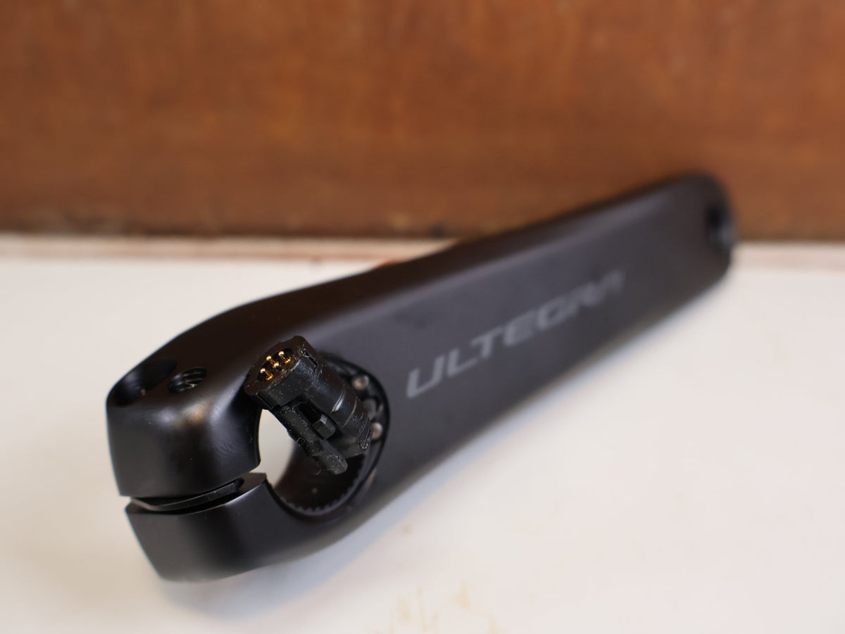 Kurbel von Shimano, SHIMANO ULTEGRA FC R8100 P POWERMETER KURBEL 165MM OHNE KETTENBLATT vor USEDBIKES-OB.DE Hintergrund