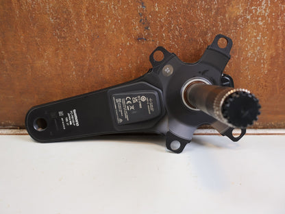 Kurbel von Shimano, SHIMANO ULTEGRA FC R8100 P POWERMETER KURBEL 165MM OHNE KETTENBLATT vor USEDBIKES-OB.DE Hintergrund