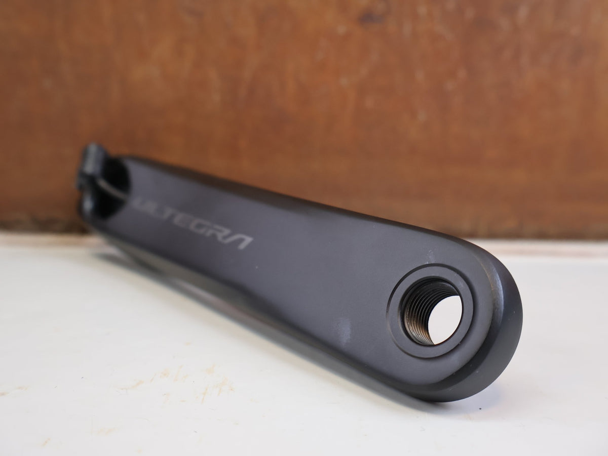 Kurbel von Shimano, SHIMANO ULTEGRA FC R8100 P POWERMETER KURBEL 165MM OHNE KETTENBLATT vor USEDBIKES-OB.DE Hintergrund