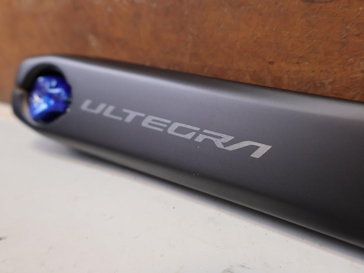 Kurbel von Shimano, Shimano Ultegra FC-R8100-P Powermeter Kurbel 170mm 50-34Z vor USEDBIKES-OB.DE Hintergrund