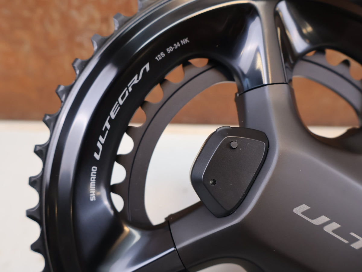 Kurbel von Shimano, Shimano Ultegra FC-R8100-P Powermeter Kurbel 170mm 50-34Z vor USEDBIKES-OB.DE Hintergrund