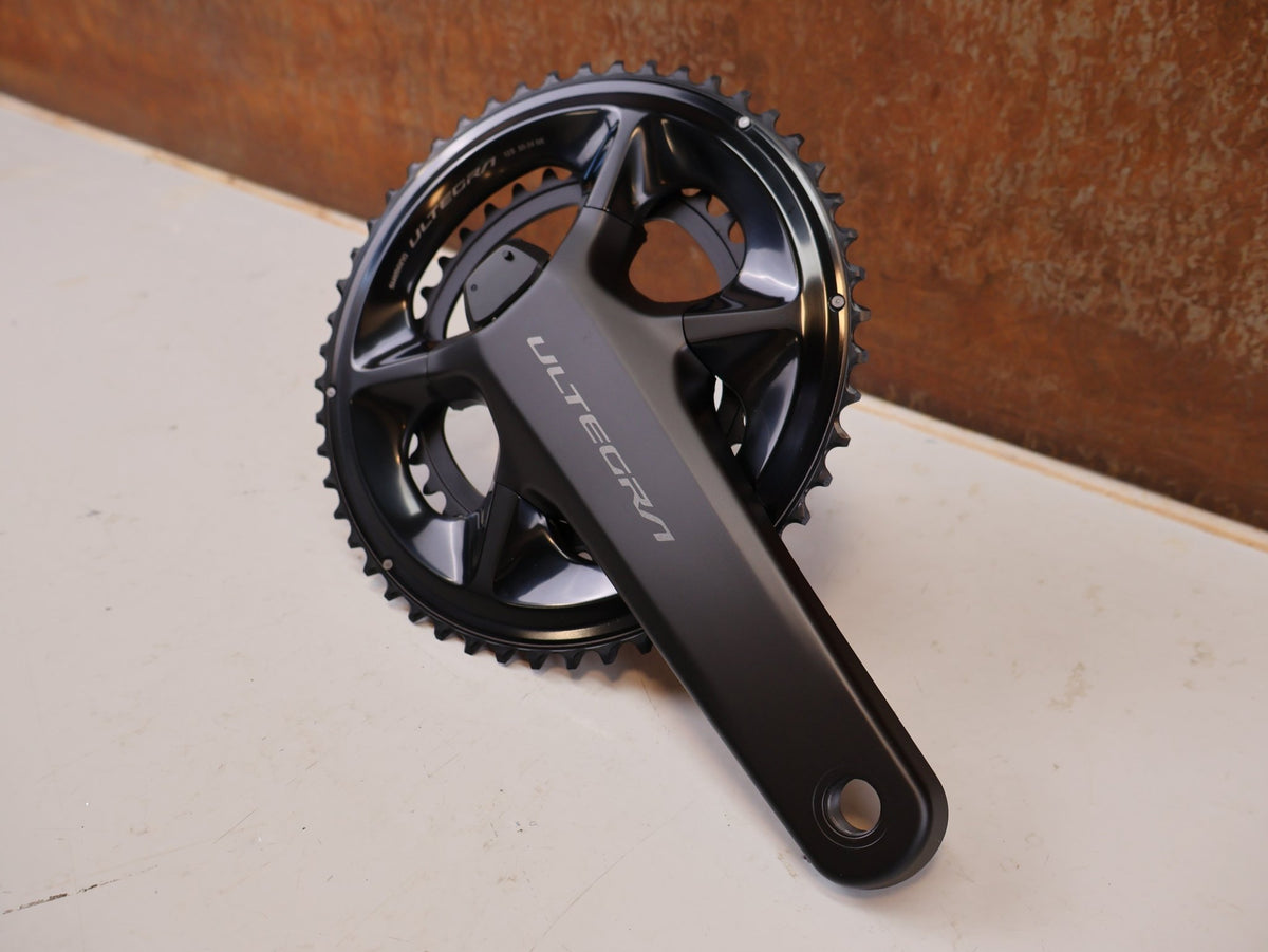 Kurbel von Shimano, Shimano Ultegra FC-R8100-P Powermeter Kurbel 170mm 50-34Z vor USEDBIKES-OB.DE Hintergrund