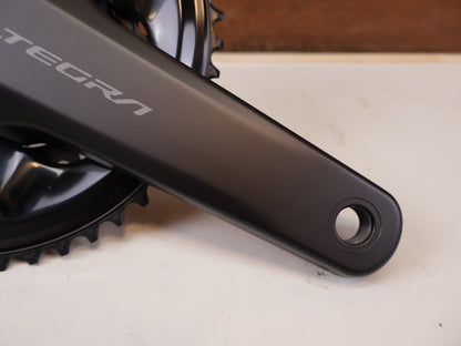 Kurbel von Shimano, Shimano Ultegra FC-R8100-P Powermeter Kurbel 170mm 50-34Z vor USEDBIKES-OB.DE Hintergrund