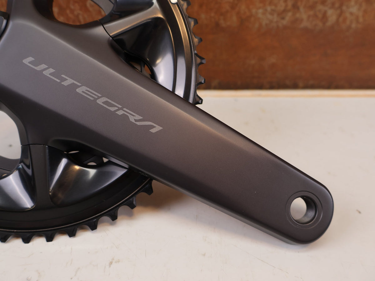 Kurbel von Shimano, Shimano Ultegra FC-R8100-P Powermeter Kurbel 172.5mm 50-34Z vor USEDBIKES-OB.DE Hintergrund