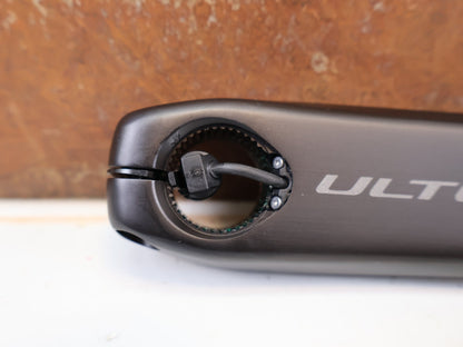 Kurbel von Shimano, Shimano Ultegra FC-R8100-P Powermeter Kurbel 172.5mm 50-34Z vor USEDBIKES-OB.DE Hintergrund