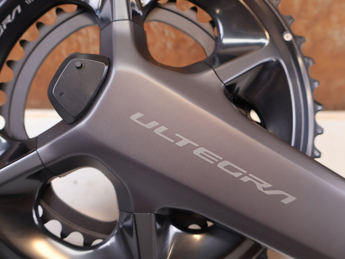 Kurbel von Shimano, Shimano Ultegra FC-R8100-P Powermeter Kurbel 172.5mm 50-34Z vor USEDBIKES-OB.DE Hintergrund